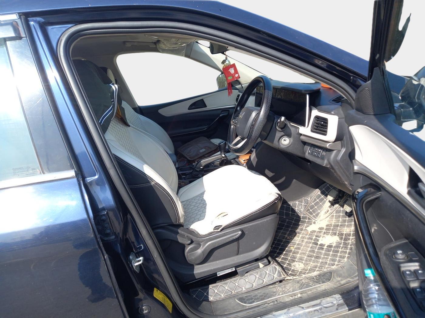 2021 Mahindra XUV700 AX 5 P MT 7 STR, Petrol, Manual, 62,018 km, interior
