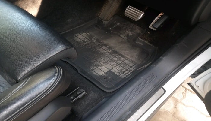 2021 Volvo XC 40 T4 R Design, Petrol, Automatic, 42,694 km, interior