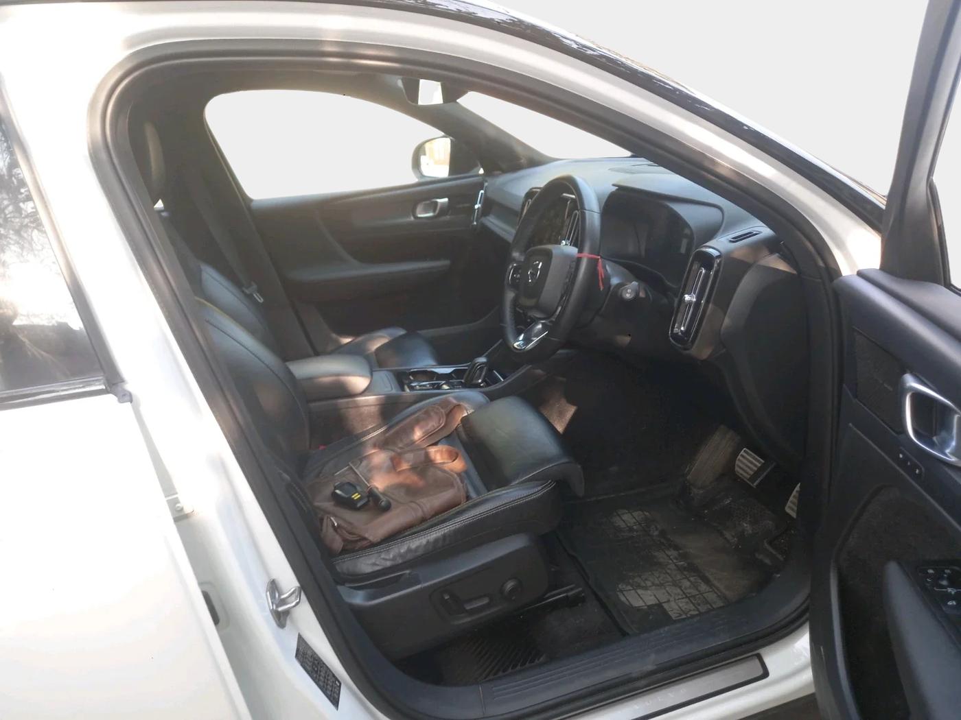 2021 Volvo XC 40 T4 R Design, Petrol, Automatic, 42,694 km, interior