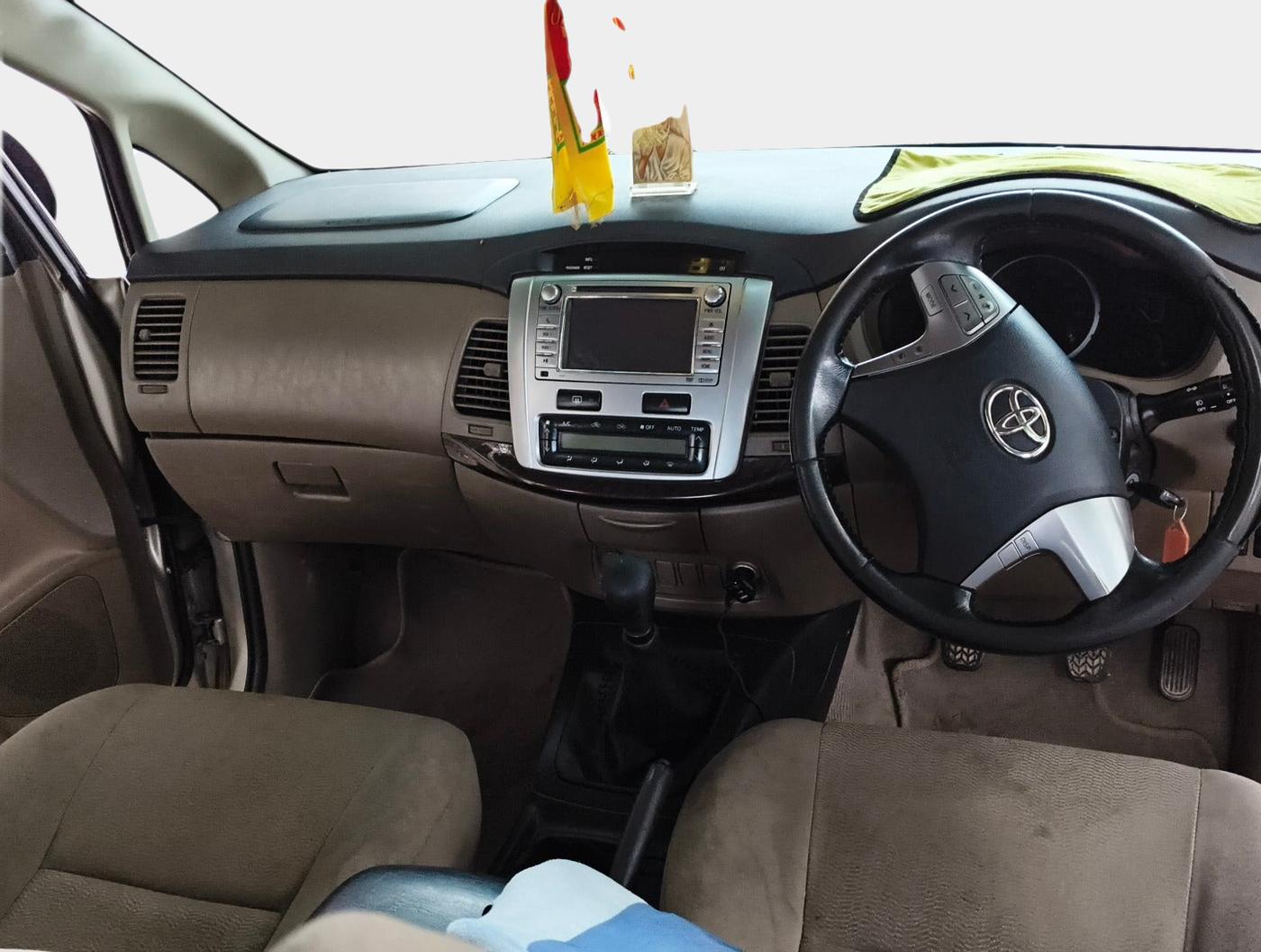 2015 Toyota Innova 2.5 VX 7 STR, Diesel, Manual, 1,77,669 km, interior