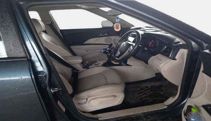 2023 Mahindra XUV300 W8 (O) 1.5 DIESEL, Diesel, Manual, 41,355 km, interior