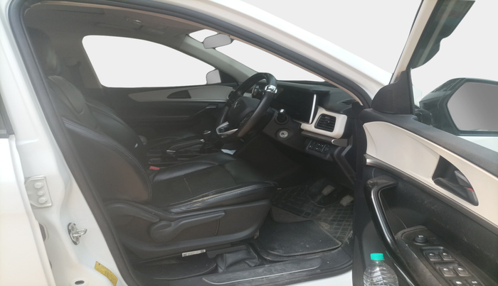 2021 Mahindra XUV700 AX 5 P MT 5 STR, Petrol, Manual, 1,41,003 km, interior