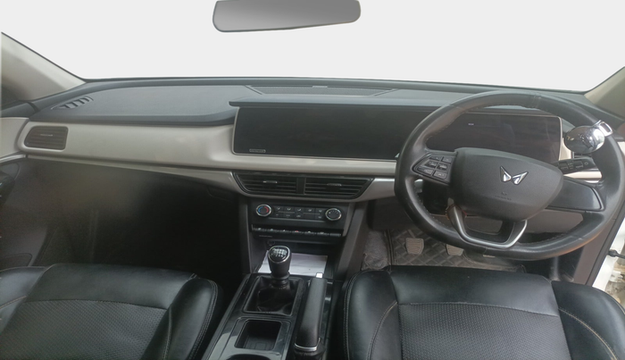 2021 Mahindra XUV700 AX 5 P MT 5 STR, Petrol, Manual, 1,41,003 km, interior