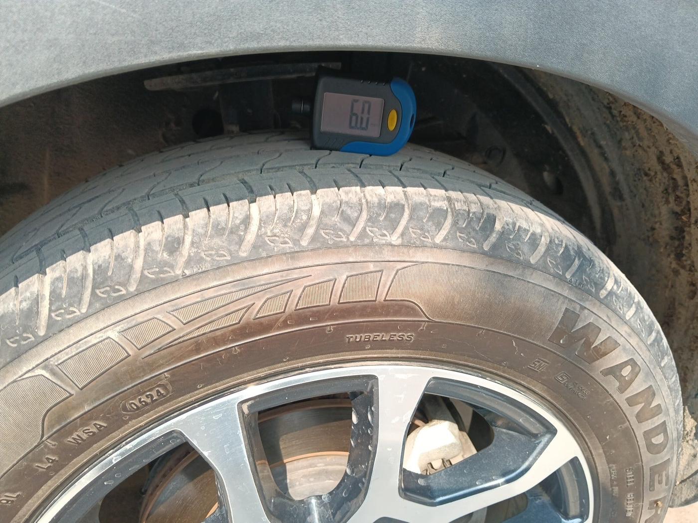 2024 Maruti XL6 ALPHA MT, Petrol, Manual, 8,068 km, tyre