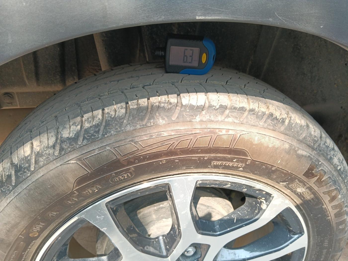 2024 Maruti XL6 ALPHA MT, Petrol, Manual, 8,068 km, tyre