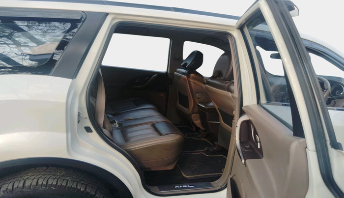 2012 Mahindra XUV500 W8, Diesel, Manual, 1,80,586 km, interior