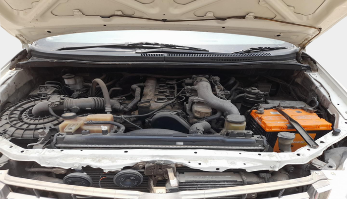 2012 Toyota Innova 2.5 GX 8 STR, Diesel, Manual, 1,19,983 km, exterior
