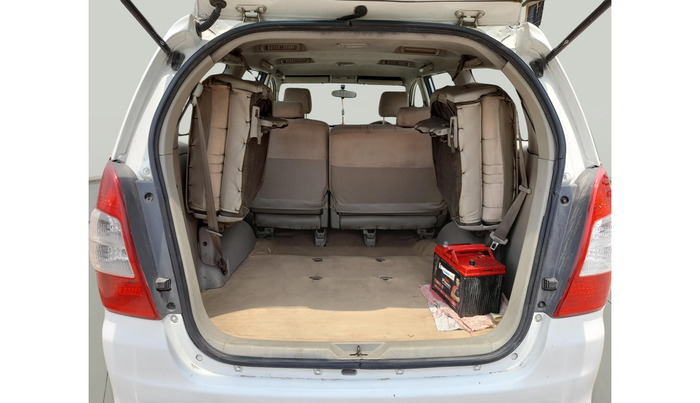 2012 Toyota Innova 2.5 GX 8 STR, Diesel, Manual, 1,19,983 km, exterior