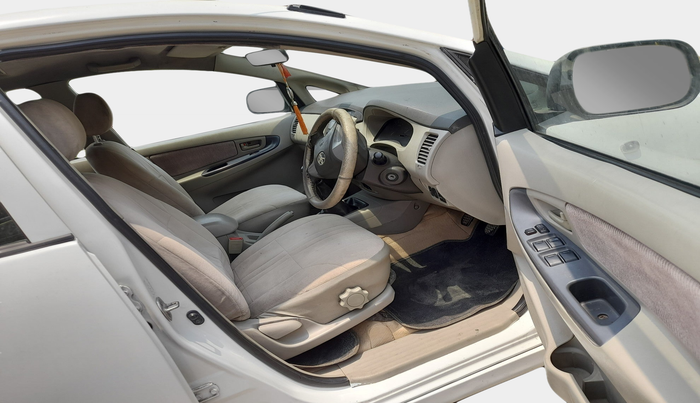 2012 Toyota Innova 2.5 GX 8 STR, Diesel, Manual, 1,19,983 km, interior