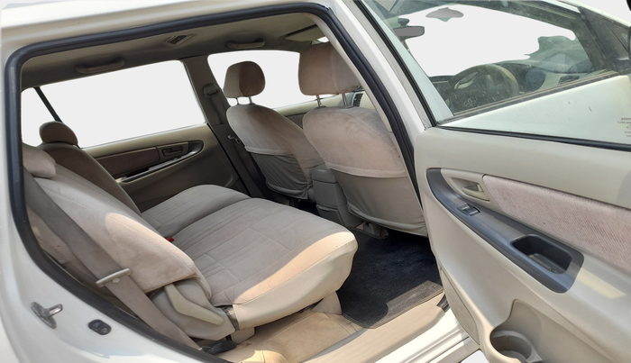 2012 Toyota Innova 2.5 GX 8 STR, Diesel, Manual, 1,19,983 km, interior