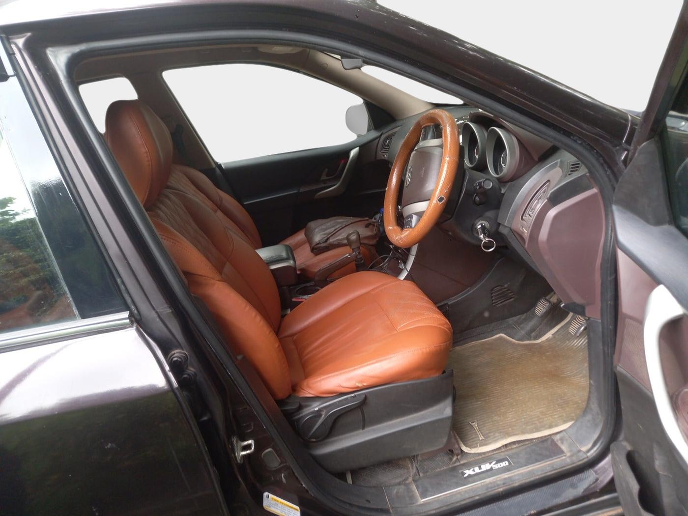 2014 Mahindra XUV500 W8, Diesel, Manual, 80,244 km, interior