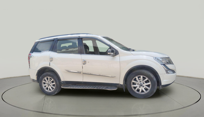 2018 Mahindra XUV500 W9, Diesel, Manual, 1,74,497 km, exterior