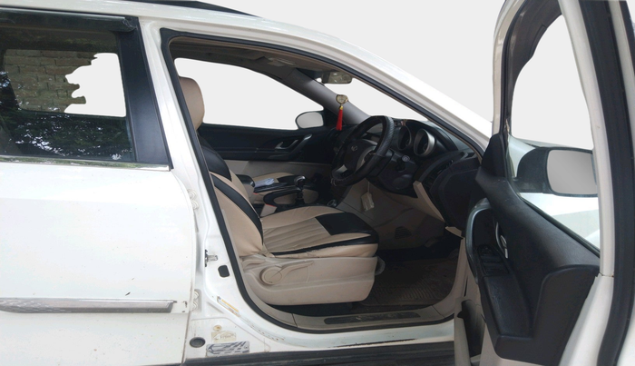 2018 Mahindra XUV500 W9, Diesel, Manual, 1,74,497 km, interior