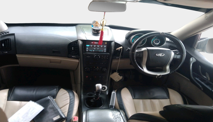 2018 Mahindra XUV500 W9, Diesel, Manual, 1,74,497 km, interior