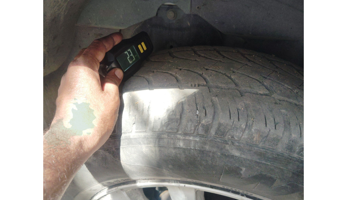 2018 Mahindra XUV500 W9, Diesel, Manual, 1,74,497 km, tyre