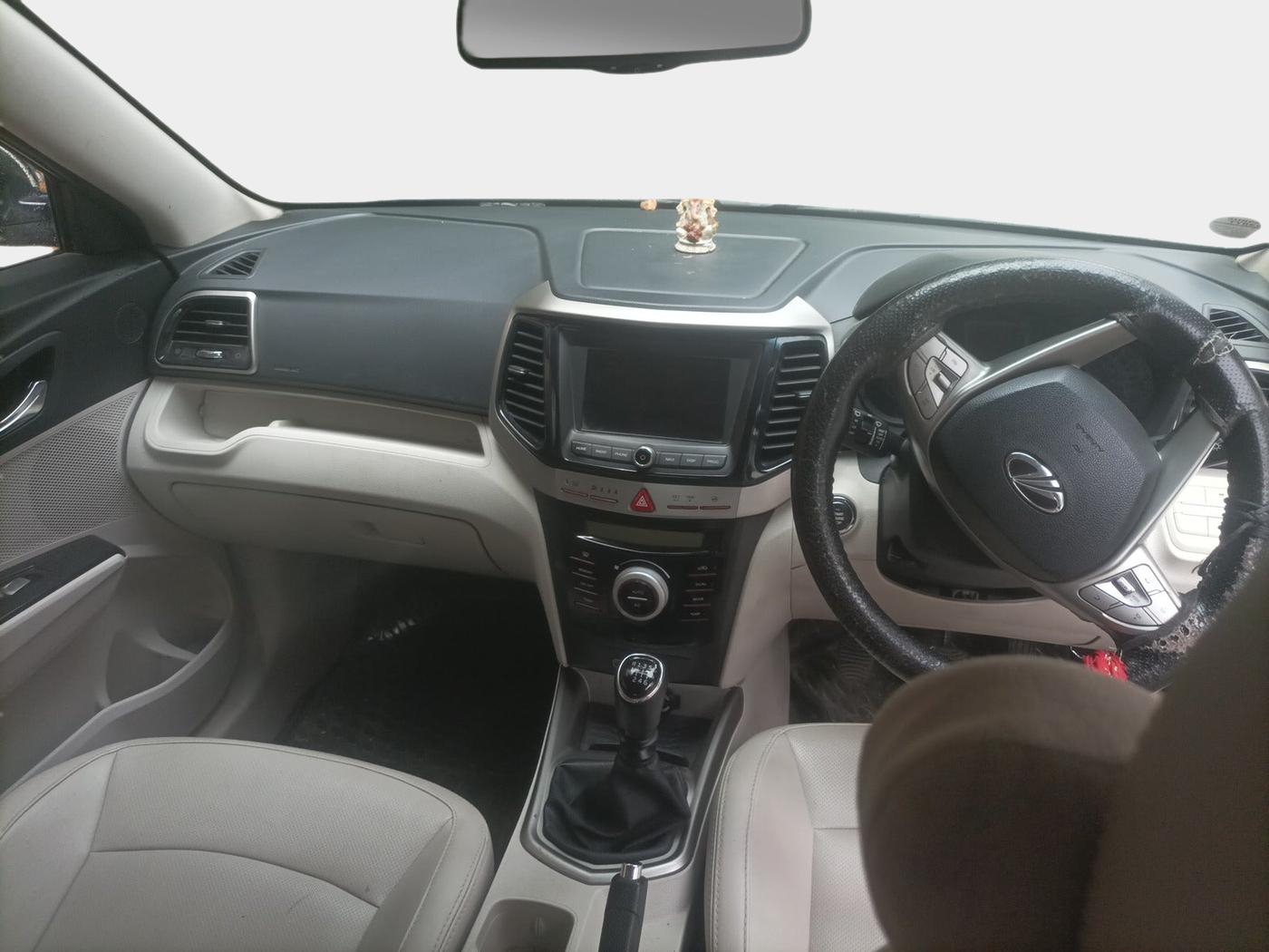2020 Mahindra XUV300 W8 (O) 1.5 DIESEL, Diesel, Manual, 1,34,000 km, interior