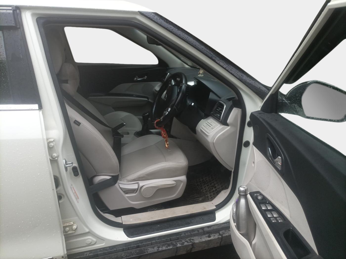 2020 Mahindra XUV300 W8 (O) 1.5 DIESEL, Diesel, Manual, 1,34,000 km, interior