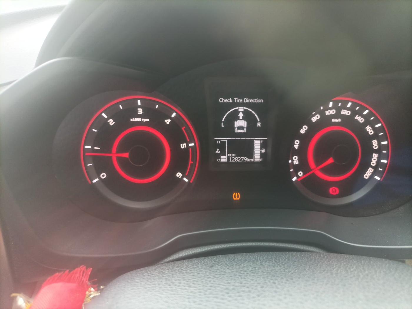 2020 Mahindra XUV300 W8 (O) 1.5 DIESEL, Diesel, Manual, 1,34,000 km, interior