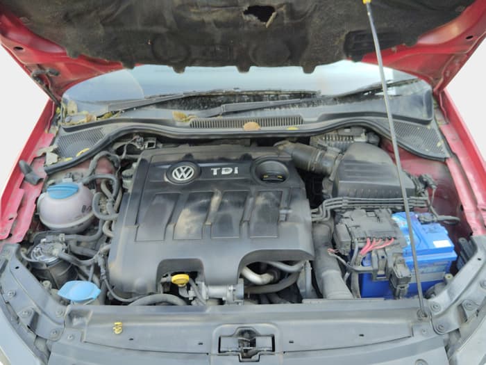 2014 Volkswagen Polo HIGHLINE1.5L, Diesel, Manual, 1,42,262 km, exterior