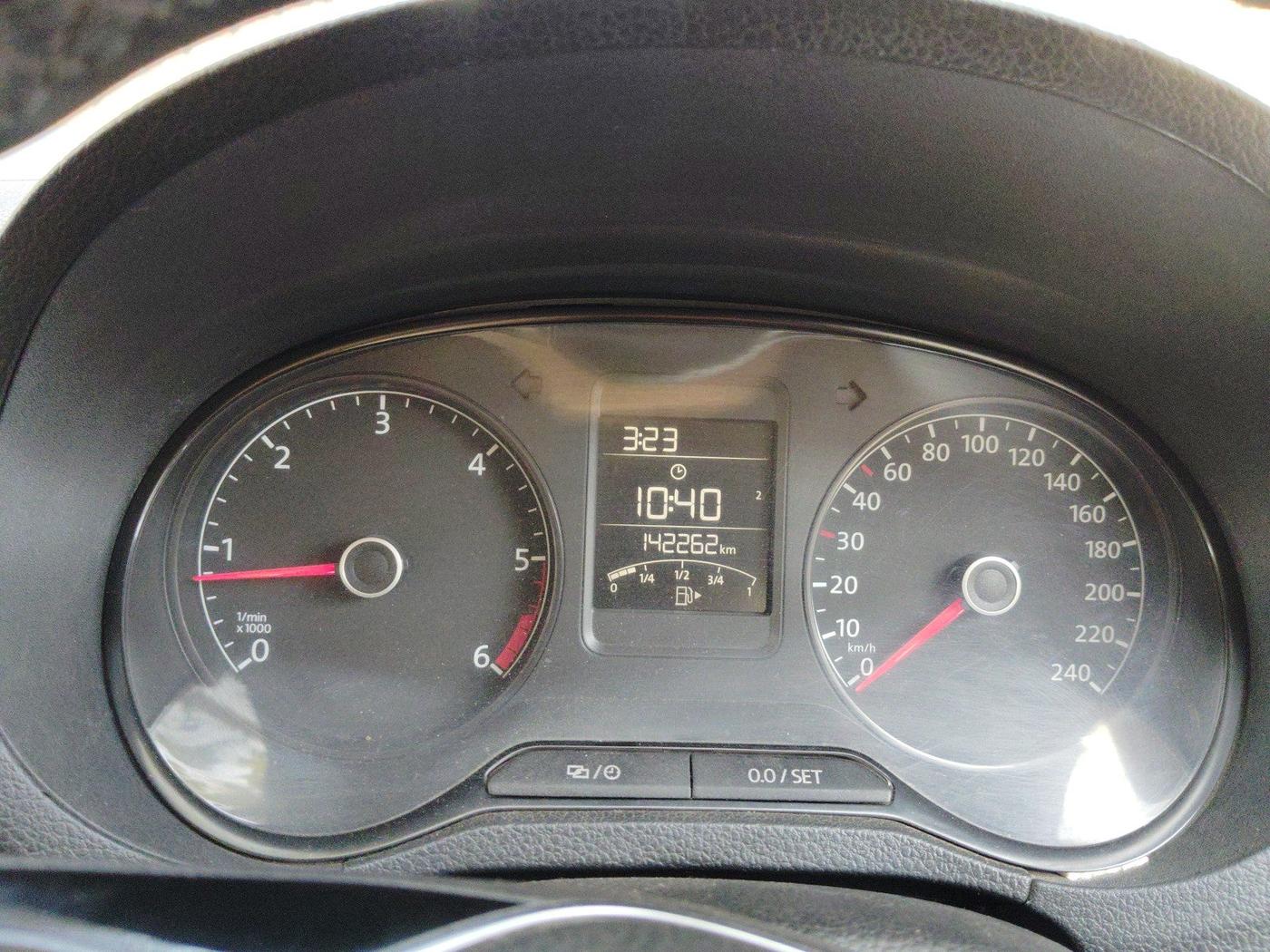 2014 Volkswagen Polo HIGHLINE1.5L, Diesel, Manual, 1,42,262 km, interior