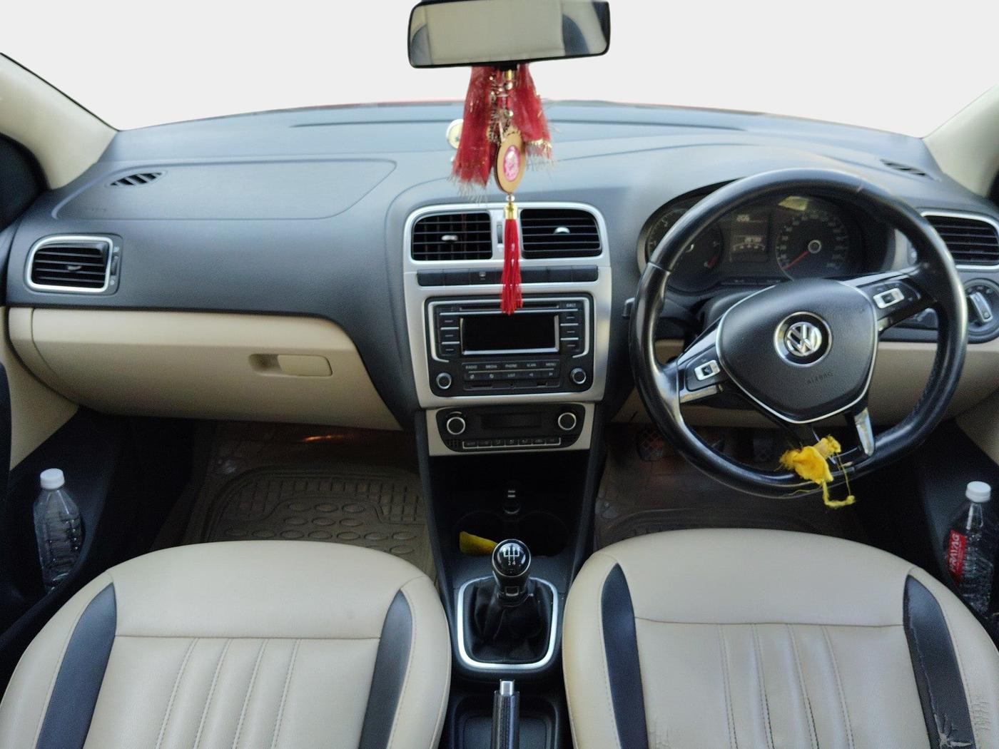 2014 Volkswagen Polo HIGHLINE1.5L, Diesel, Manual, 1,42,262 km, interior