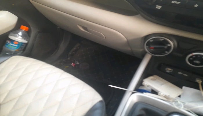 2022 Hyundai VENUE S PLUS 1.5 CRDI, Diesel, Manual, 1,06,078 km, interior