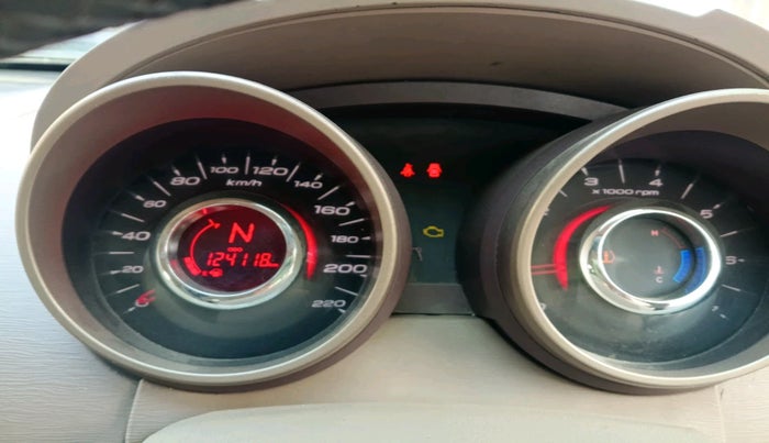 2013 Mahindra XUV500 W8, Diesel, Manual, 1,24,118 km, interior