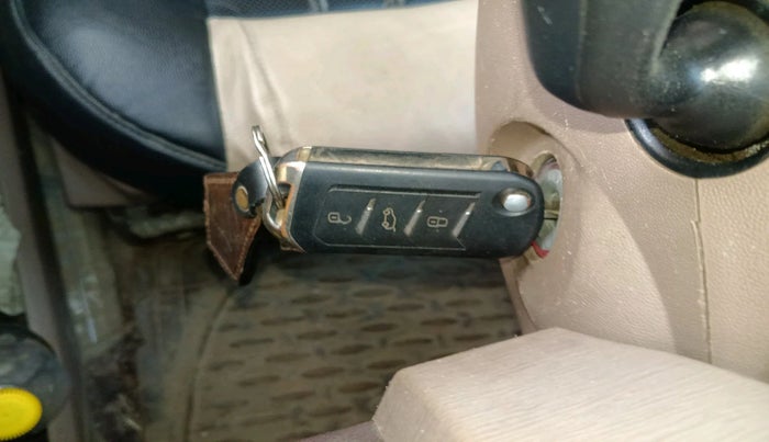 2013 Mahindra XUV500 W8, Diesel, Manual, 1,24,118 km, interior