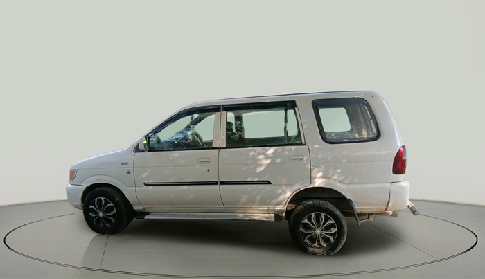 2015 Chevrolet Tavera LS B2 10 STR, Diesel, Manual, 1,10,129 km, exterior