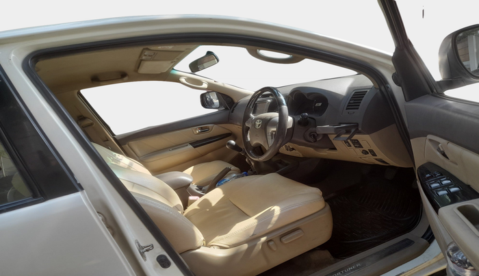 2013 Toyota Fortuner 3.0 4X4 MT, Diesel, Manual, 1,30,881 km, interior