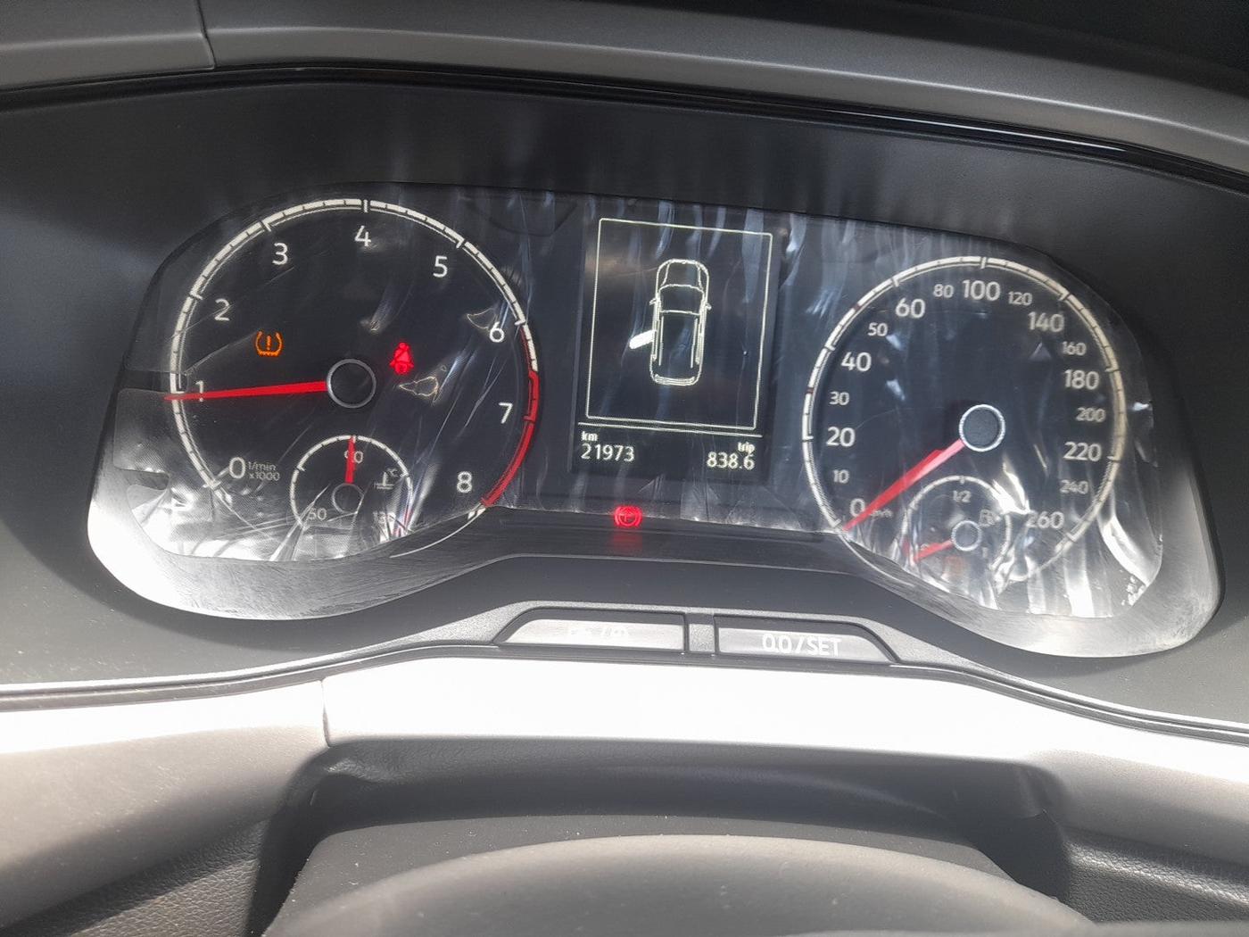 2022 Volkswagen TAIGUN HIGHLINE 1.0 TSI MT, Petrol, Manual, 21,973 km, interior
