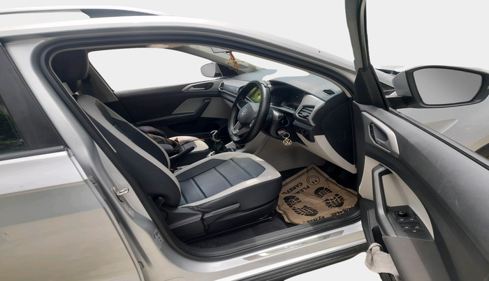 2022 Volkswagen TAIGUN HIGHLINE 1.0 TSI MT, Petrol, Manual, 21,973 km, interior