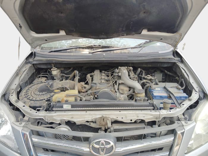 2014 Toyota Innova 2.5 GX 8 STR, Diesel, Manual, 1,88,053 km, exterior