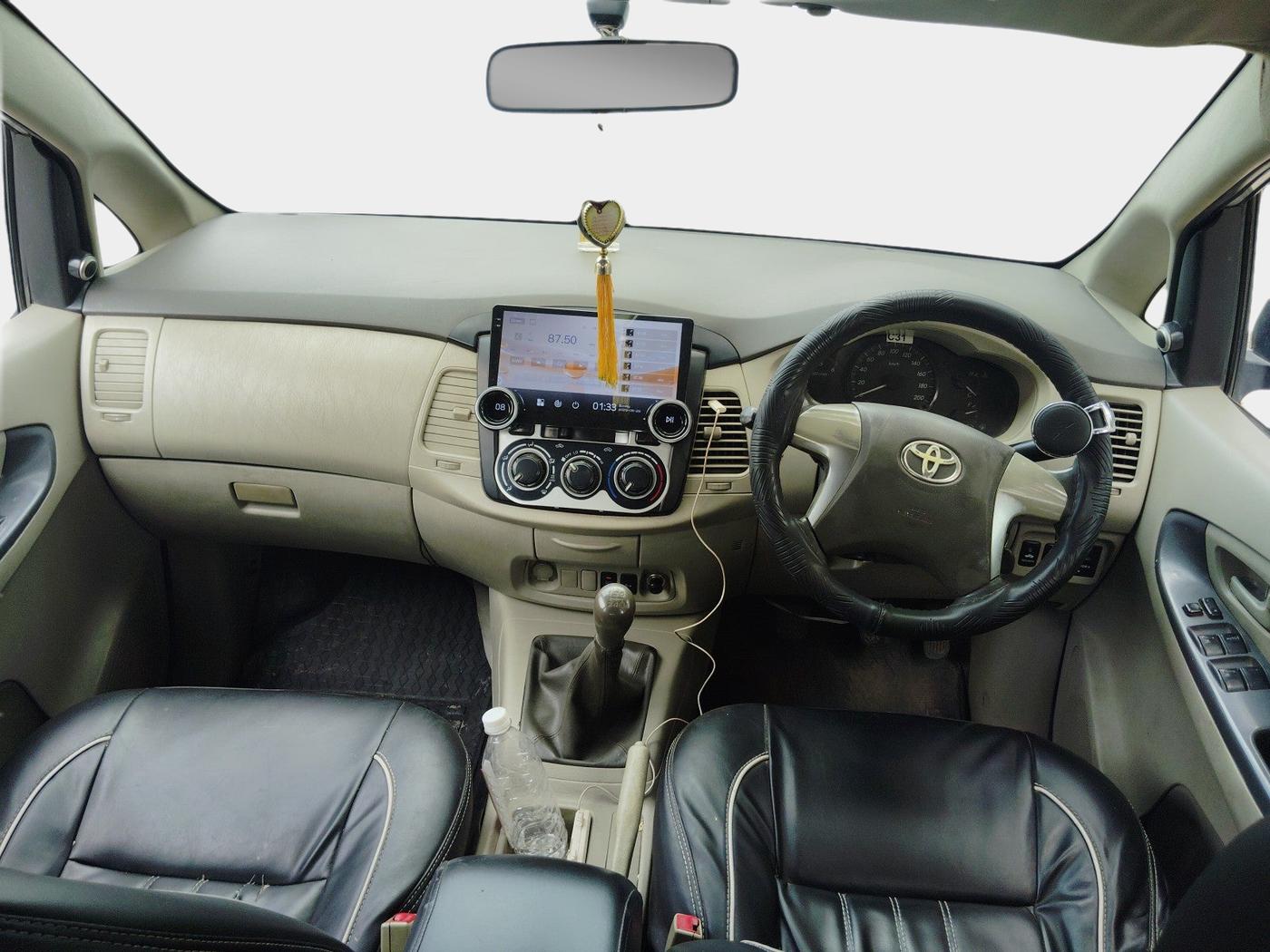 2014 Toyota Innova 2.5 GX 8 STR, Diesel, Manual, 1,88,053 km, interior