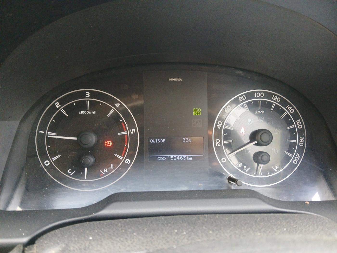 2016 Toyota Innova Crysta 2.4 G 8 STR, Diesel, Manual, 1,52,463 km, interior