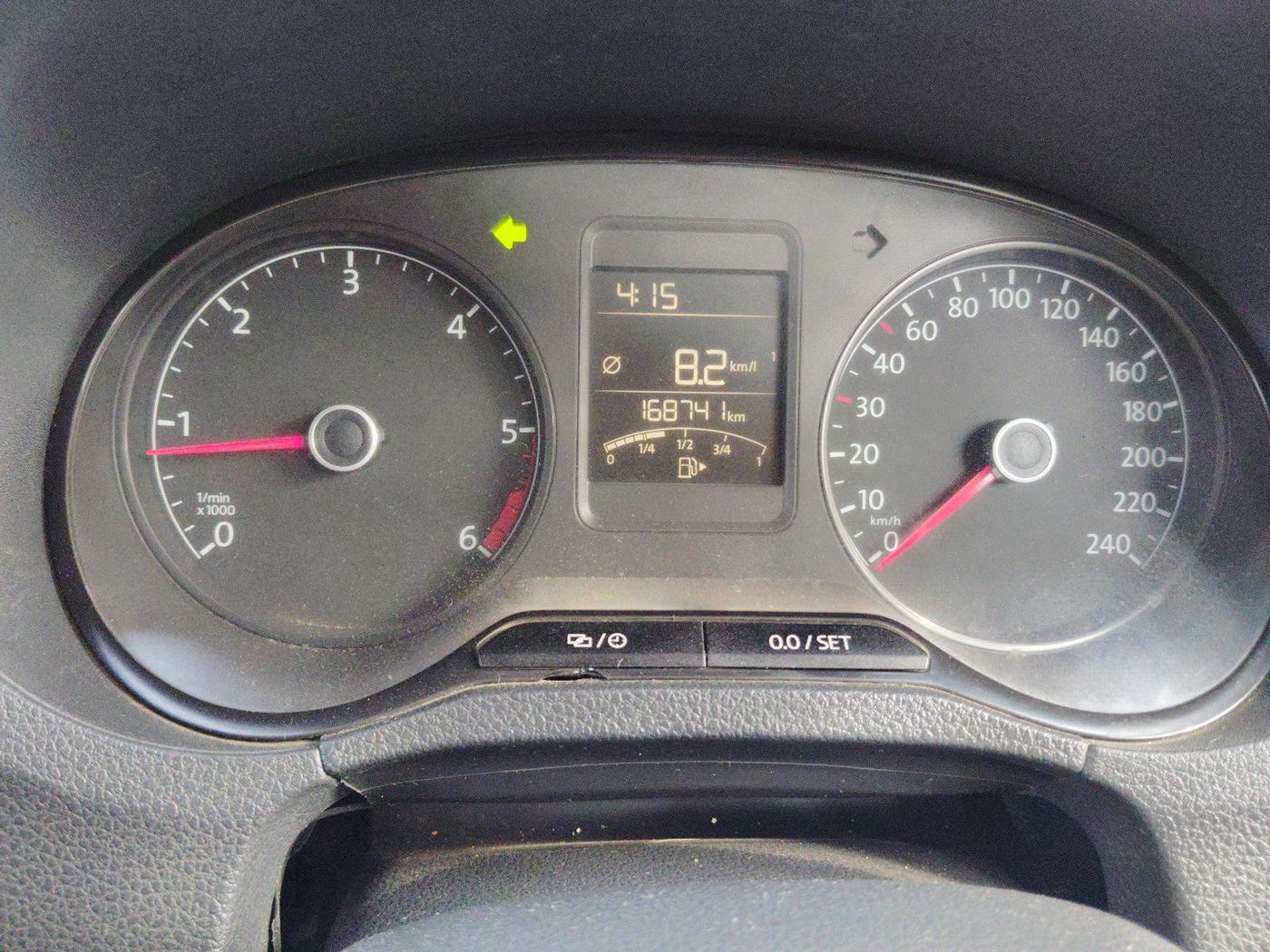 2016 Volkswagen Polo HIGHLINE1.5L, Diesel, Manual, 1,70,000 km, interior