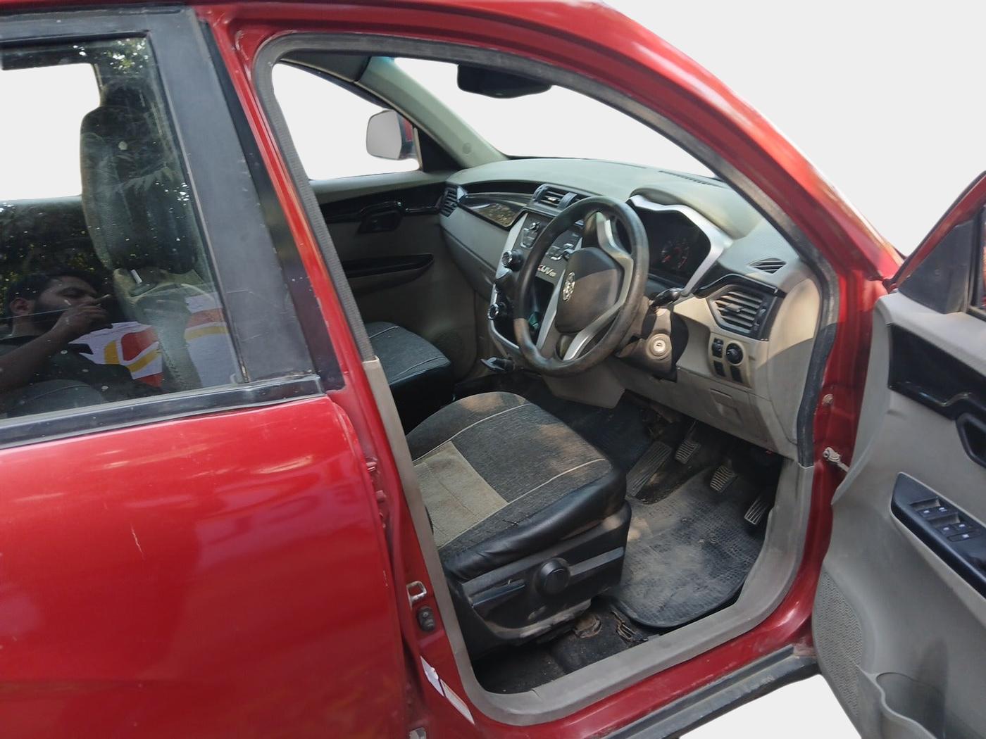 2016 Mahindra Kuv100 K6 D 5 STR, Diesel, Manual, 73,698 km, interior