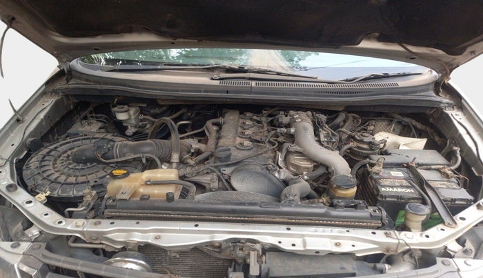 2014 Toyota Innova 2.5 VX 7 STR, Diesel, Manual, 91,707 km, exterior