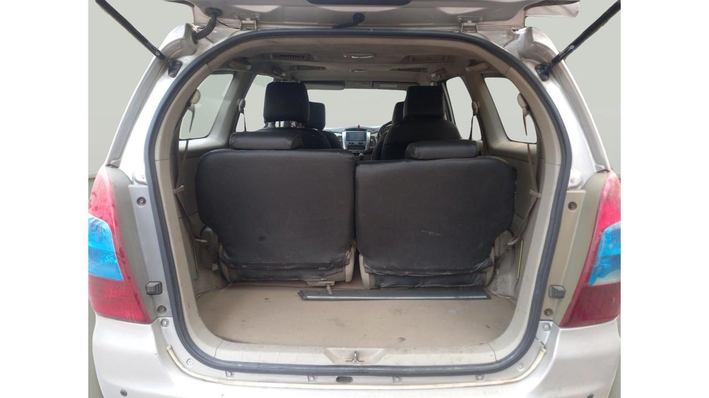 2014 Toyota Innova 2.5 VX 7 STR, Diesel, Manual, 91,707 km, exterior