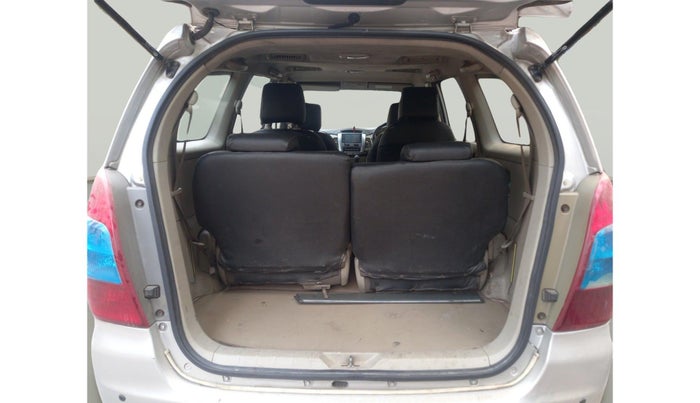 2014 Toyota Innova 2.5 VX 7 STR, Diesel, Manual, 91,707 km, exterior