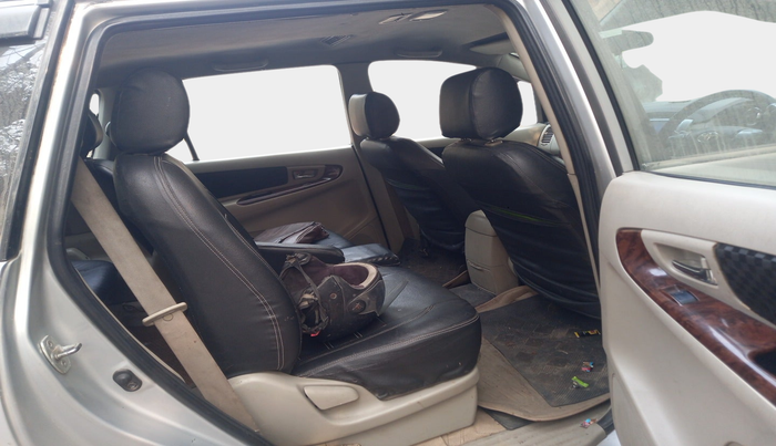 2014 Toyota Innova 2.5 VX 7 STR, Diesel, Manual, 91,707 km, interior