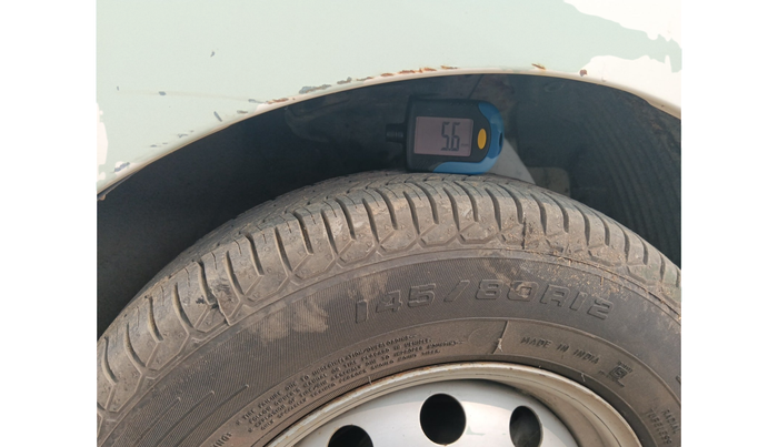 2017 Hyundai Eon ERA +, Petrol, Manual, 28,863 km, tyre