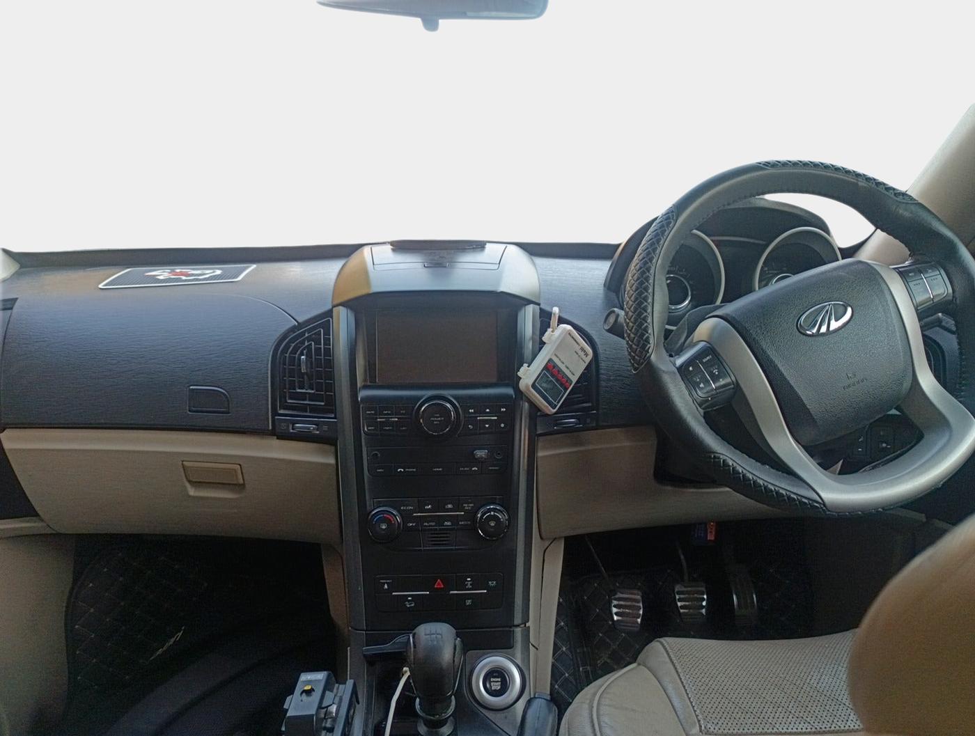 2016 Mahindra XUV500 W10 1.99, Diesel, Manual, 46,785 km, interior