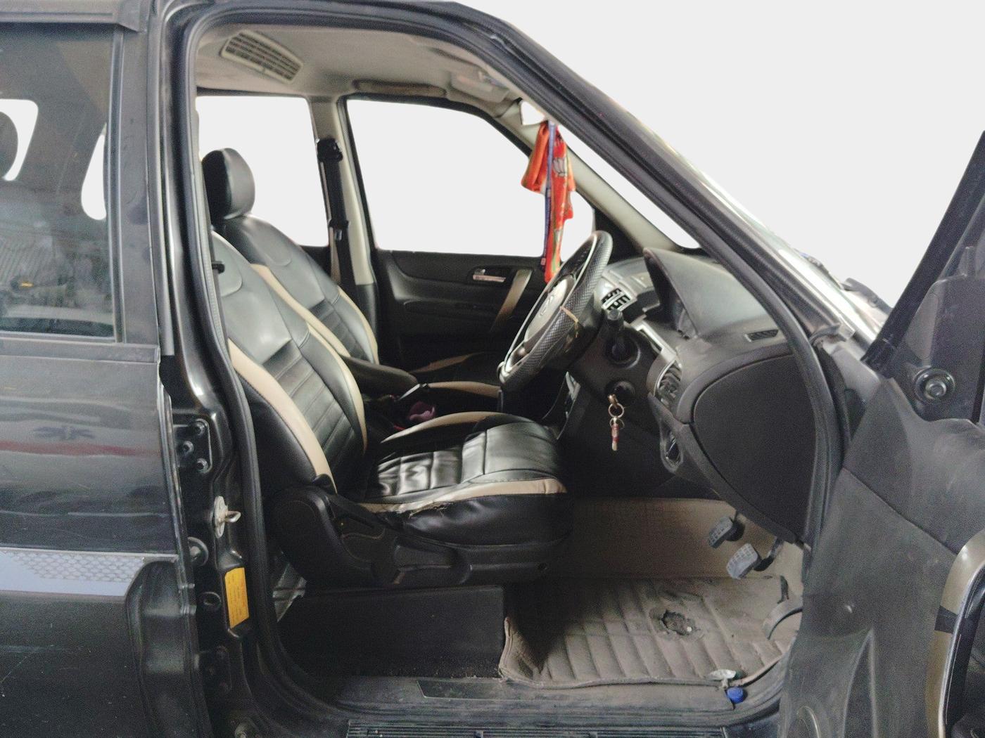 2015 Tata Safari Storme 2.2 VX 4X2, Diesel, Manual, 1,31,364 km, interior