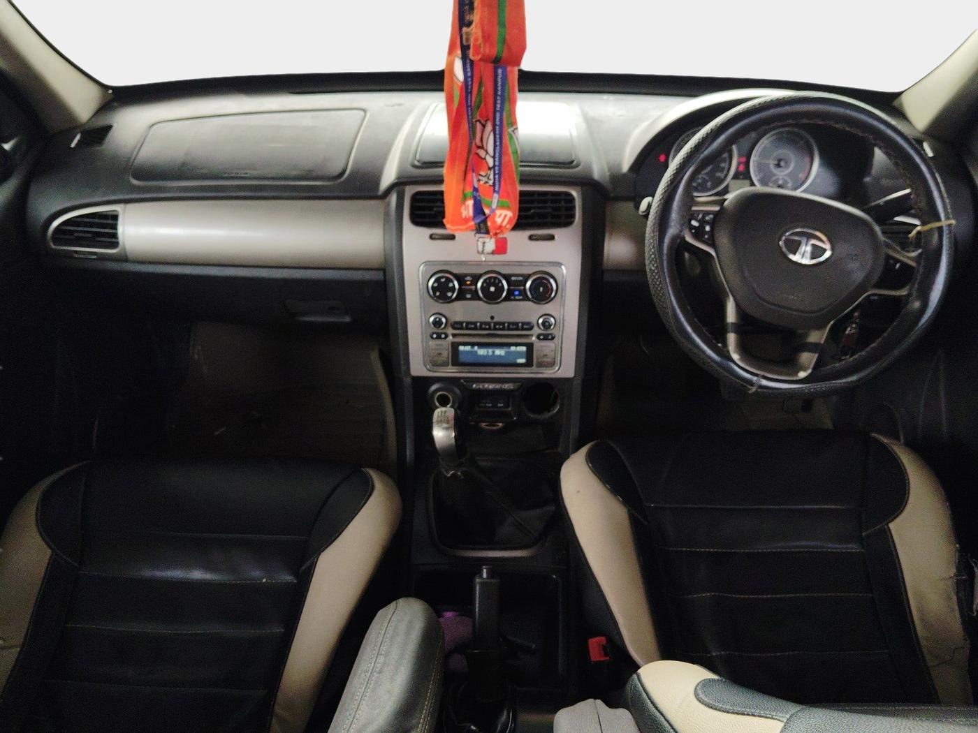2015 Tata Safari Storme 2.2 VX 4X2, Diesel, Manual, 1,31,364 km, interior