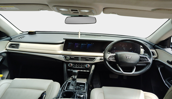 2023 Mahindra XUV700 AX 7 LUXURY D AT 7 STR, Diesel, Automatic, 40,880 km, interior