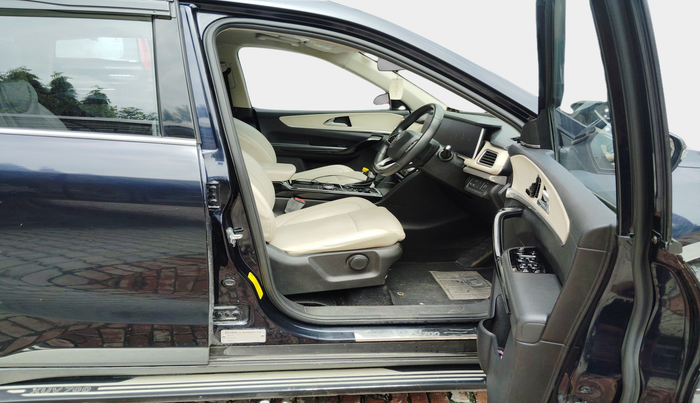 2023 Mahindra XUV700 AX 7 LUXURY D AT 7 STR, Diesel, Automatic, 40,880 km, interior