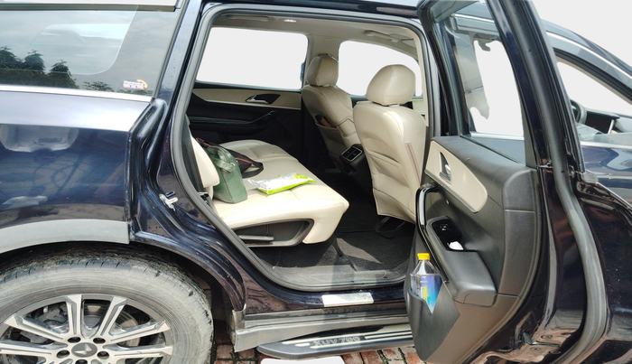 2023 Mahindra XUV700 AX 7 LUXURY D AT 7 STR, Diesel, Automatic, 40,880 km, interior