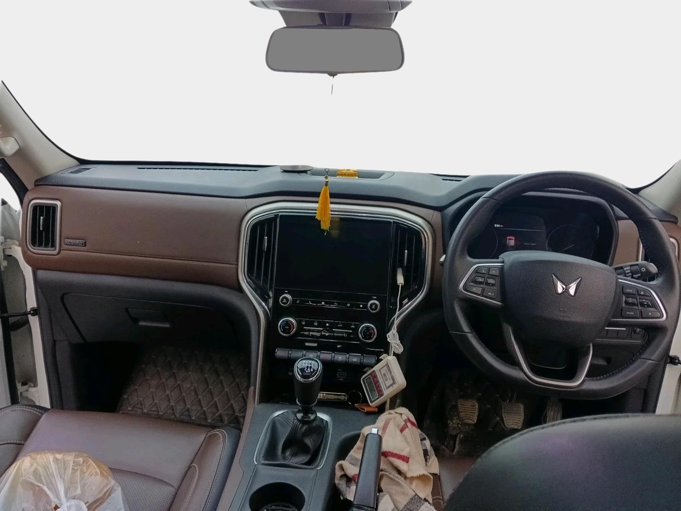 2023 Mahindra SCORPIO-N Z8 PETROL MT 7 STR, Petrol, Manual, 35,928 km, interior