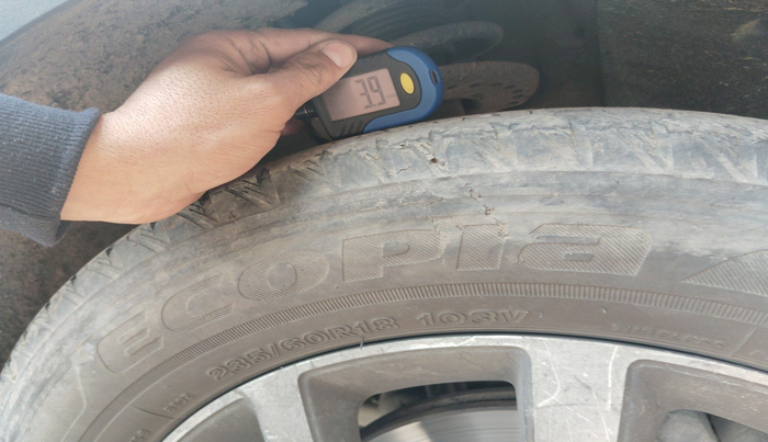 2021 Mahindra XUV500 W11, Diesel, Manual, 69,399 km, tyre